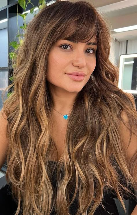 Balayage Hair Brunette With Bangs, Light Brown Balayage With Bangs, Honey Brown Hair Ombre, Brown Balayage Hair With Bangs, Brown To Blonde Balayage With Bangs, Honey Blonde Balayage With Bangs, Summer Hair With Bangs, Brown Balayage Bangs, Long Light Brown Hair With Bangs