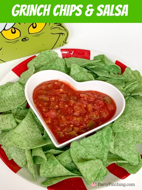 grinch chips & salsa, best easy grinch movie party food snack recipe ideas Whoville Feast, Grinch Movie Party, Movie Party Food, Grinch Brunch, Grinch Christmas Treats, Grinch Food, Grinch Snack, Movie Treats, Movie Party Ideas