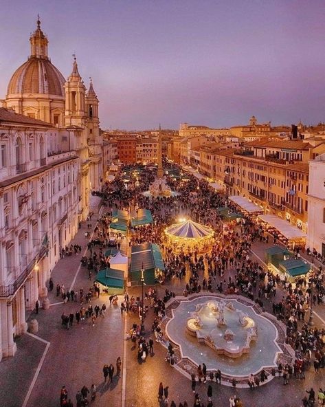 Piazza Navona Christmas Market, Rome, Italy Rome Party, Rome Italy Aesthetic, Christmas In Rome, Rome Winter, Christmas In Italy, Rome Travel Guide, Rome City, Piazza Navona, Italy Aesthetic