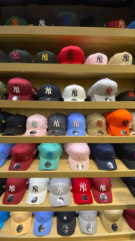 Swag Hat, Nyc Hat, Streetwear Caps, Cap Store, Swag Hats, Attractive Wallpapers, Swag Pics, Dope Hats, Hat Aesthetic