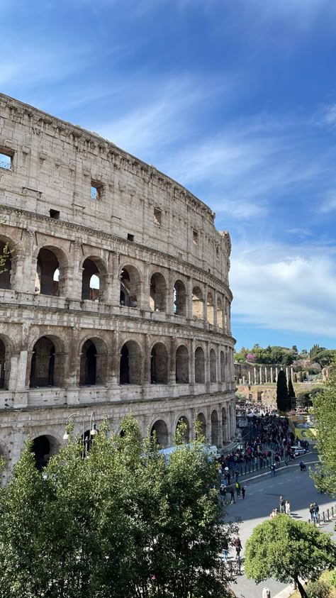 Rome Italy Vacation, Colloseum Rome Pictures, Italy Colloseum, Rome In Spring, Rome Colloseum, Roma Aesthetic, Italy Spring, Italy Trip Planning, Italy Vibes