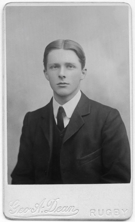 Rupert Brooke, 1905. Photo George Augustus Dean Jr., National Portrait Gallery Lee Dong Wook Smile, Rupert Brooke, Rugby School, Bloomsbury Group, Gay History, Poetry Foundation, Body To Body, Southern Gothic, National Portrait Gallery