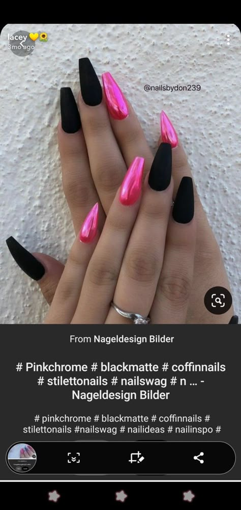 Matte black and chrome hot pink nails xoxo Black And Pink Nails, Nails Xoxo, Black Chrome Nails, Pink Black Nails, Black Ombre Nails, Concert Nails, Pink Chrome Nails, Punk Nails, Pink Ombre Nails