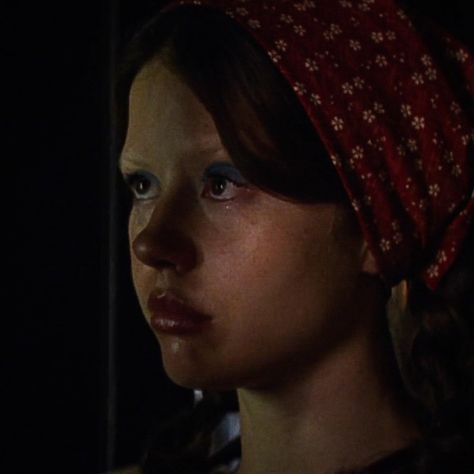 mia goth as maxine in x (2022) icon mine Mia Goth X Movie Makeup, Maxine Minx Make Up, Maxine Mia Goth Makeup, Maxine Mia Goth Outfit, Maxine From X Movie, Maxine X Makeup, Pearl Pfp Mia Goth, X 2022 Movie A24, Maxine Mia Goth Costume