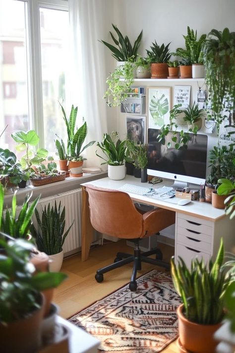 Improve air quality and add a touch of nature to your home office with indoor plants. Discover the best plants for a fresher workspace. 🌿🍃 #IndoorPlants #CleanAir #GreenHomeOffice Green Workspace, Green Home Offices, Green Room Decor, Desk Plants, Best Plants, Home Office Setup, Green Rooms, Office Setup, Spare Room