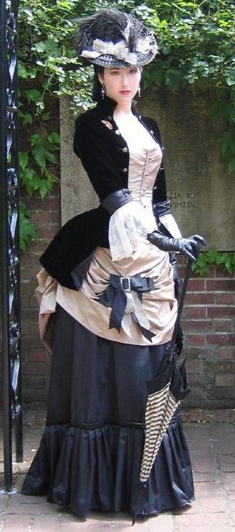 A goal to reach for my steampunk character: Cera Bennett-Copperfield when she's about town or spying on the elite. Steampunk Dresses Victorian, Victorian Dress Bustle, Halloween Steampunk Costume, Victorian Lady Costume Diy, Bustle Dress Victorian, Victorian Costume Women, 1800s Dresses Victorian, Steampunk Dress Victorian, Bustle Fashion