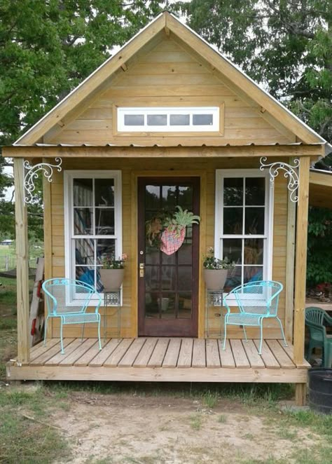 14 Beautiful DIY She Shed Ideas That Everyone Can Build Diy She Shed, She Shed Decor, Shed With Porch, She Shed Ideas, Garden Shed Ideas, Shed Office, Shed Decor, Craft Shed, Small Wooden House