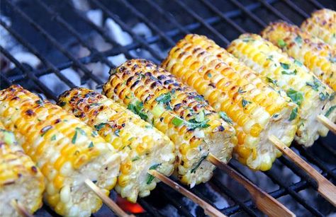 Caribbean Bbq, Roast Corn, Jamaica Recipes, Nacho Salat, Grill Corn On The Cob, Grill Corn, Bbq Corn, Grilled Corn On The Cob, Grilled Roast