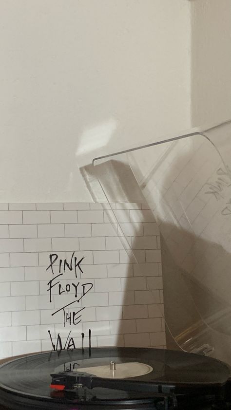 Pink Floyd Vinyl, Cd Aesthetic, Comfortably Numb, Pink Floyd, Cd, Wallpapers, Vinyl, Collage, Music