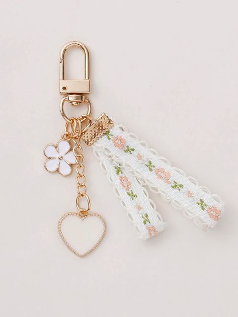 Clothes Board, Handmade Keychains, Pola Kristik, Bead Charms Diy, Planner Charms, Heart Flower, Girly Accessories, Keychain Design, Handbag Charms