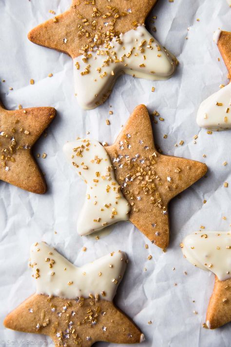 Flavorful maple cinnamon star cookies using a basic and easy sugar cookie dough! Cinnamon Star Cookies, Easy Sugar Cookie Dough, Sallys Baking, Maple Cookies, Cinnamon Sugar Cookies, Cinnamon Roll Cookies, Brown Sugar Cookies, Sally's Baking, Cinnamon Cookies