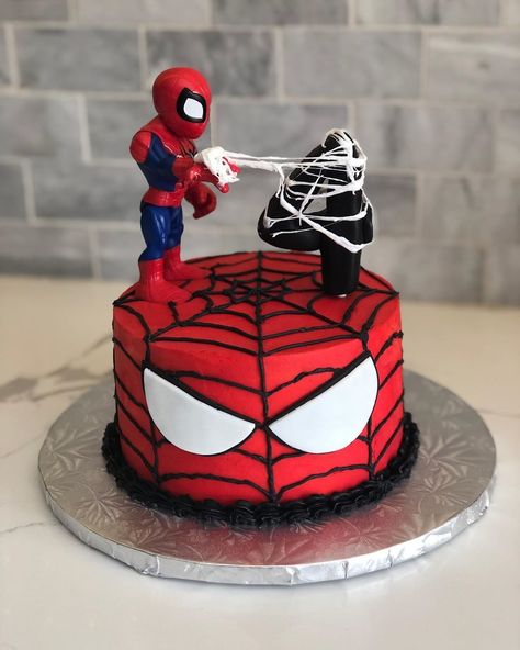 3 Birthday Cake Boy, Spider Man Smash Cake, Diy Spidey Birthday Cake, Boy 4th Birthday Cake, Spiderman Party Ideas Decoration Boys 4th Birthday, Spiderman Cake For Boys, Spider Man Birthday Cake Ideas, Mini Spiderman Cake, Birthday Cake Boys 5th