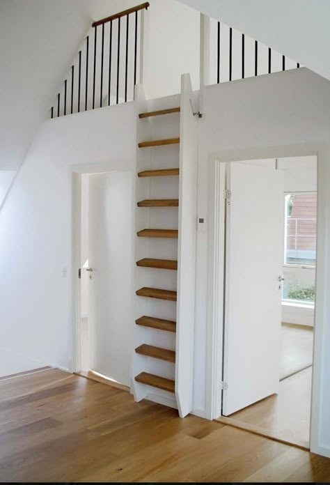 Remodel Farmhouse, Koti Diy, Tiny House Stairs, Attic Loft, Loft Stairs, Loft Ladder, Walking Closet, Pallet Furniture Living Room, Attic Renovation