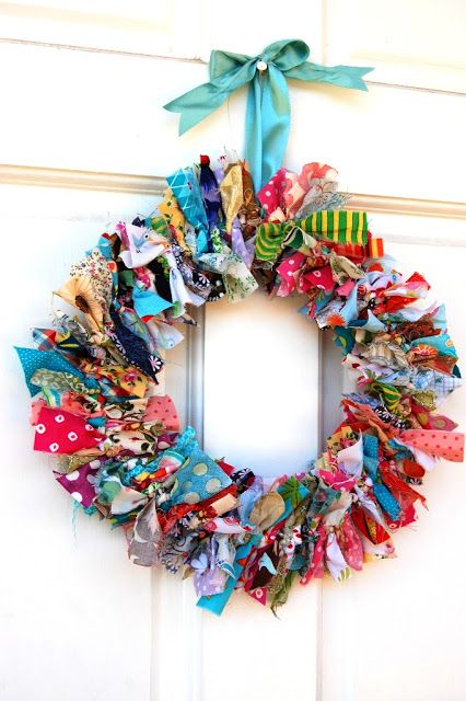 Christmas Eclectic, Scrap Wreath, Wreath Diy Christmas, Eclectic Christmas, Eclectic Fabric, Make A Wreath, Fun Wreath, Scrap Fabric Crafts, Scrap Fabric Projects