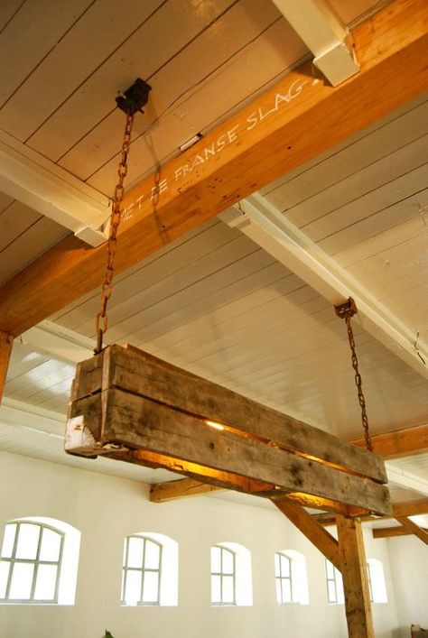 We love the industrial style of this pendant lamp made from repurposed pallets.   #Industrial, #Light, #PendantLamp, #RecycledPallet, #UpcycledPallet Pallet Light, 1001 Pallets, Pallet Designs, Pallet Creations, Recycled Pallets, Lampe Decoration, Pallet Crafts, Old Pallets, Industrial Lamp