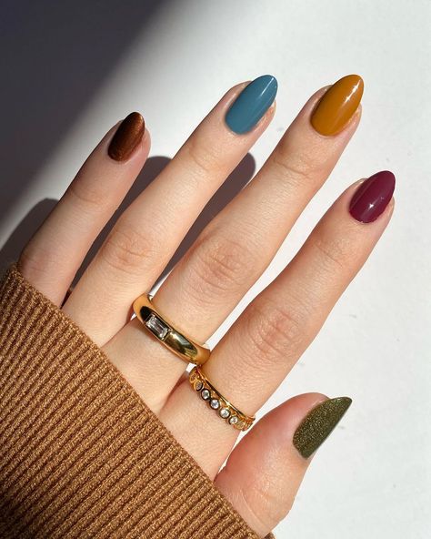 40 Top Winter Nail Designs to Try Casual Winter Nails Short, Fall Winter Nail Colors, Winter Skittle Nails, Multicolored Nails Winter, Multicolored Nails Fall, Fall Multi Color Nails, Multi Colored Fall Nails, Autunum Nails, Fall Nails Multicolor