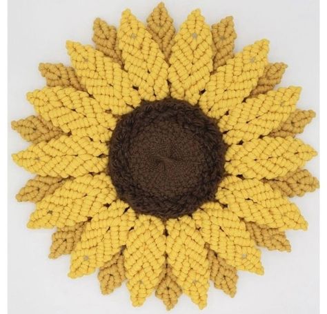 Sunflower Macrame, Macrame Sunflower, Macrame Flowers, Free Macrame Patterns, Rope Crafts, Macrame Patterns Tutorials, Macrame Ideas, Macrame Tutorial, Macrame Art