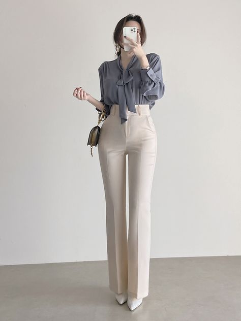 Korean Formal Fashion Woman, Ootd Kantor Casual, Formal Simple Outfit, Women's Pant Suit, Korean Business Woman Outfits, Pretty Tops For Women Classy, Korean Formal Attire, Slacks Outfit Formal, Korean Formal Outfits For Women