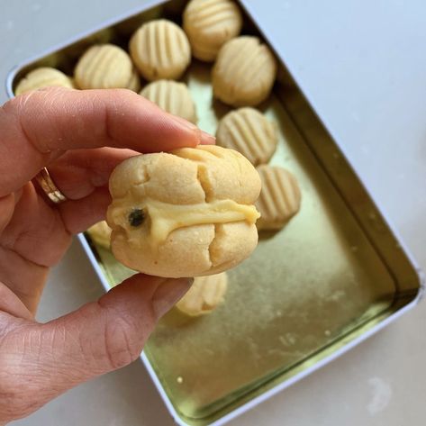 yo-yos — what's prue cooking Yo Yo Cookies, Cookies With Egg Yolks, Yoyo Biscuits, Yo Yos, Custard Powder, Yo-yos, Baking Paper, Plain Flour, Passion Fruit