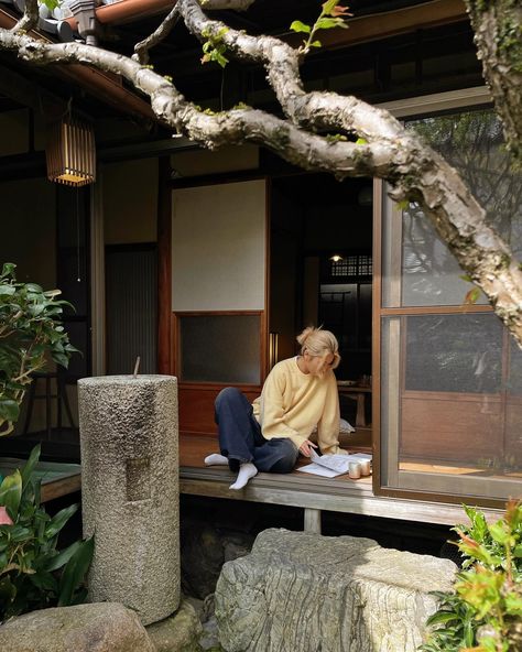 Haven’t stayed at a machiya in Kyoto in awhile, wanted to get a bit of a locals feel on this recent trip 🌿 Japan Photo Aesthetic, Life In Japan Aesthetic, Kyoto Photo Ideas, Japan Trip Aesthetic, Japan Photo Ideas, Kyoto Japan Aesthetic, Japan Travel Aesthetic, Japan New Year, Photo Ideas Travel