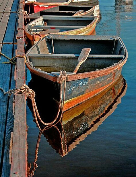 Boats Photography, Row Boats, Bring Back Lost Lover, Boat Building Plans, Old Boats, Boat Art, Boat Painting, Boat Plans, Row Boat