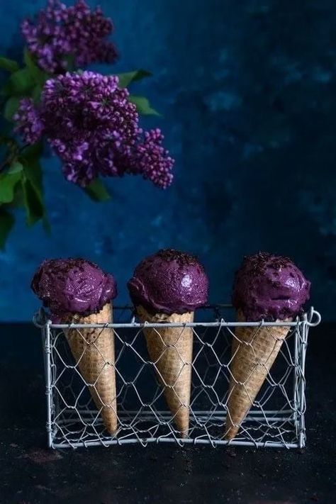 Cupcake Factory, Blueberry Ice Cream, Purple Food, Vegan Blueberry, Beautiful Food, Yummy Food Dessert, Creative Food, Food Styling, Aesthetic Food