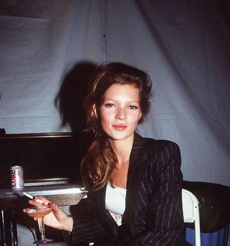 Kate Moss - Coveteur: Inside Closets, Fashion, Beauty, Health, and Travel Drew Barrymore 90s, Style Icons Inspiration, Alena Blohm, Kate Moss 90s, Kate Moss Style, Queen Kate, Miss Moss, 90s Supermodels, 90s Models