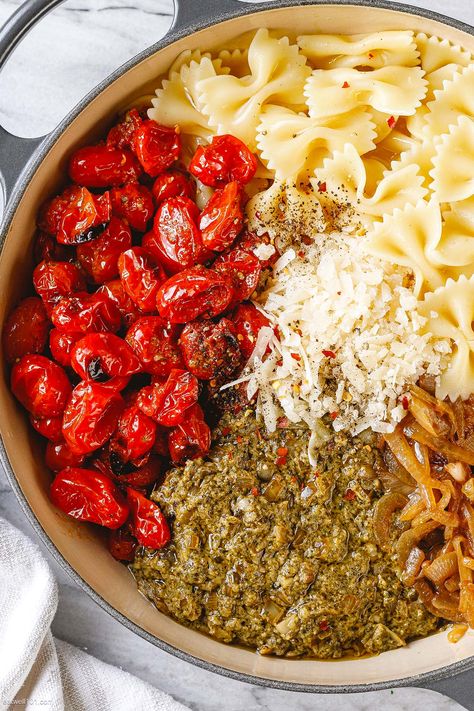 Creamy Pesto Pasta with Roasted Tomatoes - #pasta #pesto #recipe #eatwell101 - Creamy Pesto Pasta is quick and easy to throw together in no time. You'll enjoy this creamy pesto pasta recipe any night of the week! - #recipe by #eatwell101® Pesto Cherry Tomato Pasta, Pesto Pasta With Cherry Tomatoes, Roasted Tomato Pesto Pasta, Pasta Roasted Tomatoes, Pesto Pasta Tomato, Chicken Pesto Pasta With Tomatoes, Creamy Tomato Pesto Pasta, Pasta With Pesto And Tomatoes, Roasted Tomato Recipes Dinners