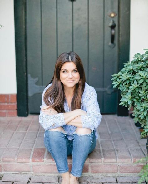 Tiffanie Thiessen Tiffany Thiessen Hair, Tiffani Thiessen Hair, Tiffany Amber Thiessen Hairstyles, Tiffany Theissen, Tiffani Amber Thiessen Hair, Tiffany Thiessen, Tiffany Amber Thiessen, Woman Goals, Tiffany Amber