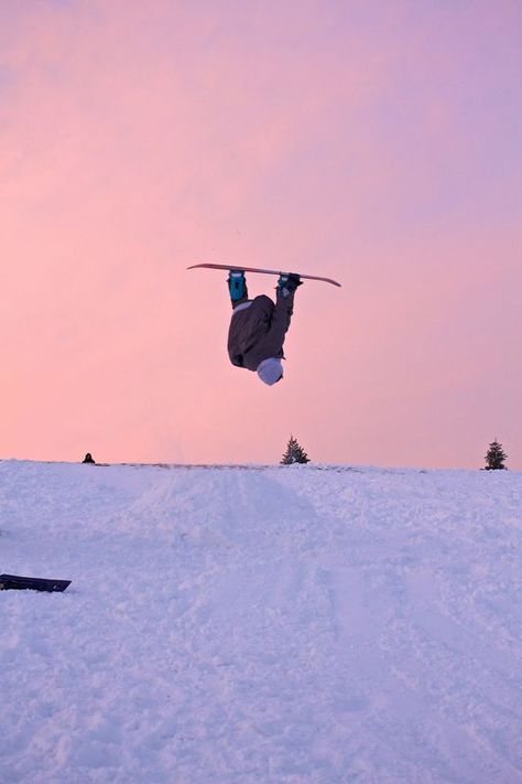 pink sky Snowboard Pictures, Snowboard Aesthetic, Snowboarding Pictures, Snowboarding Photography, Snowboarding Aesthetic, Snowboard Art, Ski Aesthetic, Snow Trip, Vail Colorado