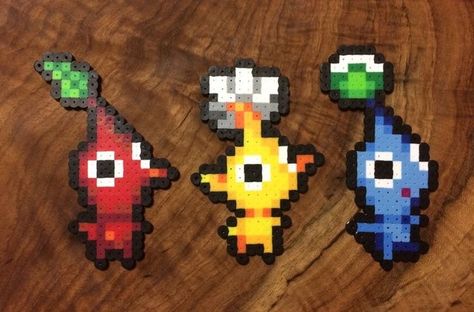 Pikmin Pixel Art, Modele Pixel Art, Easy Perler Beads, Hamma Beads Ideas, Kandi Perler, Pearl Beads Pattern, Easy Perler Beads Ideas, Fuse Bead Patterns, Art Perle