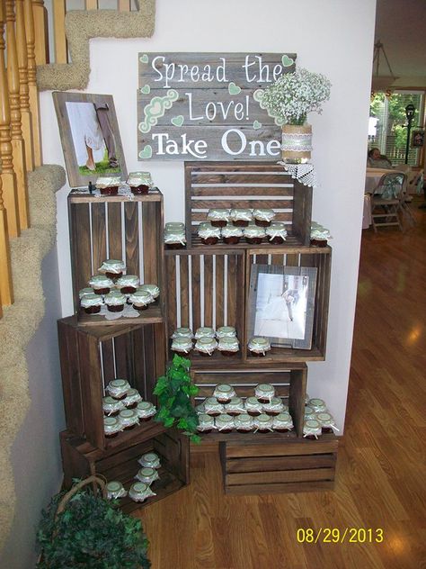 Crate Display Ideas Wedding, Crate Display Ideas, Crate Display, Dekorasi Wedding, Wedding Cupcake Display, Rainy Day Crafts, Wedding Display, Boda Mexicana, Cupcake Display