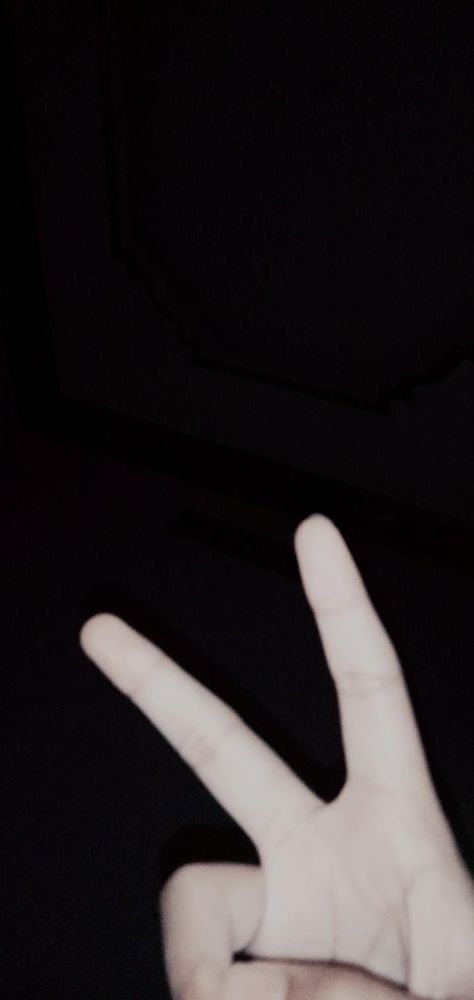 Hand Aesthetic, Peace Sign Hand, Sign Language Alphabet, Japanese Quotes, Best Friend Photography, Emotional Photography, Pretty Hands, Alam Yang Indah, Chinese Boy