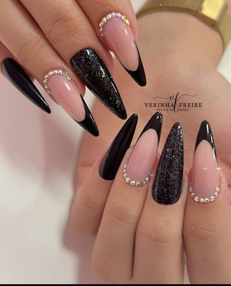 Black Luxury Nails, Black Nail Designs Classy, Glam Black Nails, Black Almond Nails Designs Glitter, Black Nails Ideas Glitter, Black And Pink Nails, Black Almond Nails, Ideas Uñas, Unghie Sfumate