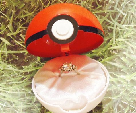 Let your significant other know that you choose them to embark on life's greatest journey by throwing a Pokemon engagement ring box at their heads. After they get over the anger, they'll have no choice by to say yes after peaking at the goods inside. Pokemon Engagement, Unique Engagement Ring Box, Up Adventure Book, Pokemon Ring, Kids Jewelry Diy, Creative Engagement Rings, Photographer Design, Kids Jewelry Box, Pokemon Ball