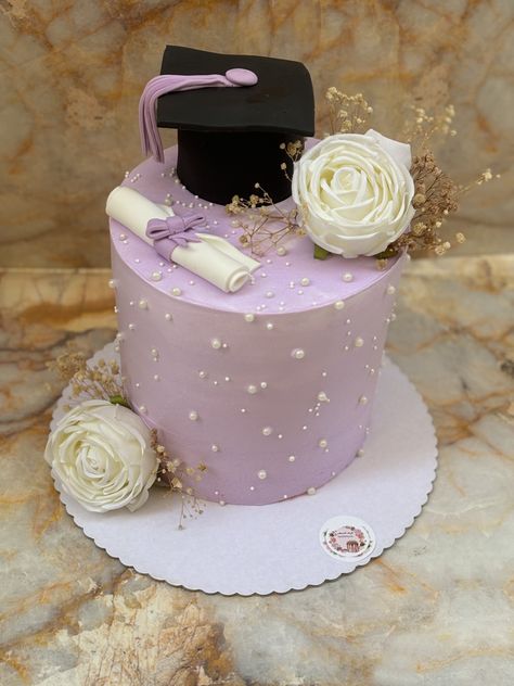 Purple Graduation Cake, Happy Graduation Cake, Happy Birthday Love Cake, Pharmd Graduation, Teachers Day Cake, Congratulations Cake, Purple Cakes, Happy Birthday Love, Happy Graduation