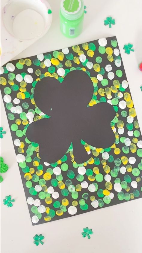 abcdeelearning on Instagram: Fingerprint Shamrock🍀 ready for some March ideas?! ☘️I get so excited to start crafting for a new season 🎨 This fingerprint shamrock is… St Patricks Day Art For Kids Classroom, Stpatricksday Crafts For Toddlers, St Patty's Day Crafts For Kids, St Patricks Day Crafts For Pre Schoolers, Saint Patrick Day Crafts For Kids, St Patricks Day Crafts For Kids Diy, Kids St Patrick’s Day Crafts, St Patrick’s Day Kids Crafts, St Patricks Activities Preschool