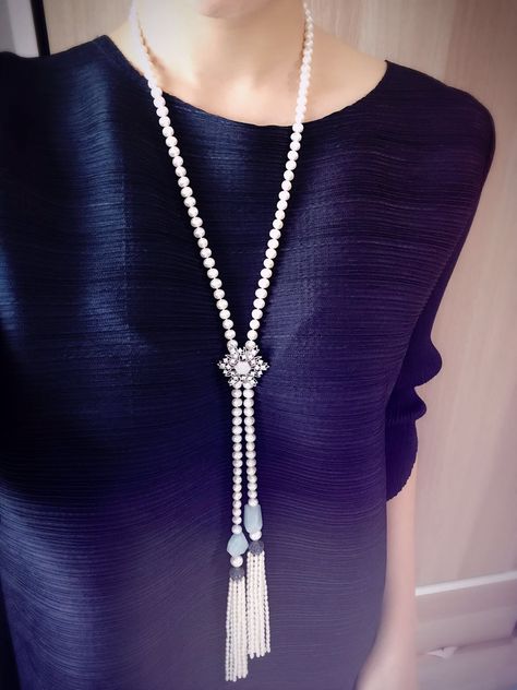 Pearls Long Chain Designs, Long Chain Designs, Long Neckpiece, Buccellati Jewelry, Wedding Jewellery Designs, Fine Pearl Jewelry, Beautiful Beaded Necklaces, Waist Jewelry, Jeweled Shoes