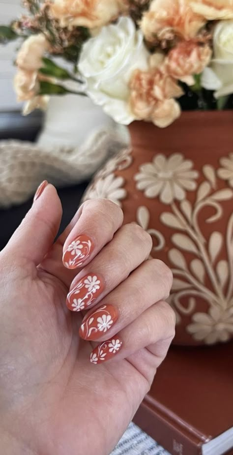 Nails With Terracotta Dress, Clay Colored Nails, Mexican Inspired Nails Short, Talavera Nails Brown, Mexican Embroidered Nails, Mexican Clay Pot Nails, Barro Inspired Nails, Simple Mexican Nails, Hacienda Style Nails