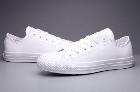 White Leather Converse Low Top, White Converse Low Tops, White Low Converse, All White Converse, White Leather Converse, Nike Rift, White All Stars, White Converse Shoes, Colors Aesthetic