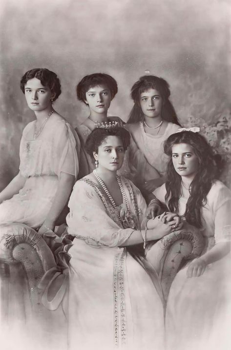 Maria And Alexei Romanov, Russian Imperial Family, Romanov Family Portrait, Romanov Family In Captivity, Romanov Sisters, Russian Culture, Romanov Family, European Royalty, Beautiful Smile Women