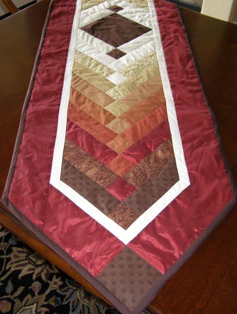 Destashification Table Runner Braid Quilts, Quilt Runners, Quilting Table, Quilt Table Runners, Braid Quilt, Table Runners And Placemats, Table Runner Tutorial, Table Runner Diy, Patchwork Table Runner