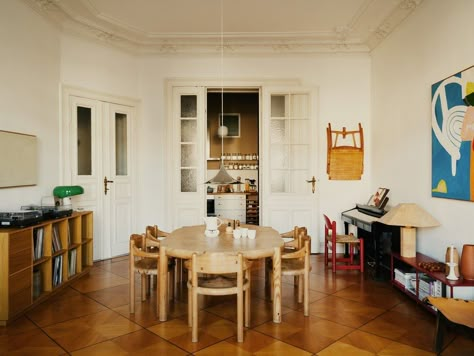 Architecture Photography Berlin — Robert Rieger Photography Clean Dining Room, Sweet Home Style, Berlin Apartment, House Vibes, Apartment Inspiration, Style At Home, Architectural Digest, Estilo Boho, Interior Inspo