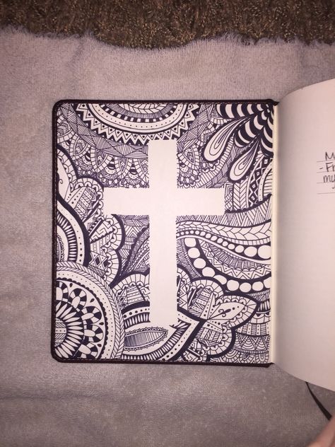 Inside of bible cover cross zentangle Christian Mandala, Christian Drawing Ideas, Doodling Ideas, Cross Drawing, Christian Drawings, Zen Doodles, Art Zentangle, Journal Bible, Gif Disney