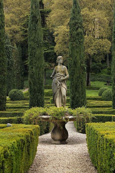 Desain Lanskap, Formal Garden, Italian Garden, Formal Gardens, Gorgeous Gardens, English Garden, Garden Statues, Luxor, Shade Garden