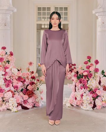 Satin Kurung Design, Malay Fashion, Eid Fits, Baju Kurung Moden Style, Raya 2023, Model Dress Kebaya, Eid Fashion, Dress Satin Bridesmaid, Nikah Dress