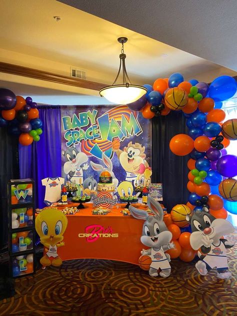 Space Jam Gender Reveal Ideas, Space Jam Birthday Party Games, Space Jams Birthday Party, Looney Tunes Bday Party, Space Jam Centerpieces Ideas, Boy Babyshower Decoration Ideas, Space Jam Decorations, Looney Toons Baby Shower Ideas, Space Jam First Birthday Party