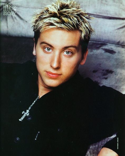 Lance Bass 90s, 90s Boy Bands, Joey Fatone, Harry Hook, People Screaming, Bleach Blonde Hair, 45th Birthday, Jordan Knight, Late Birthday