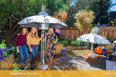 DIY FLYING SAUCER & ALIEN PUMPKINS | Paige Hemmis Alien Yard Decor, Area 51 Trunk Or Treat, Alien Invasion Halloween Decor, Space Trunk Or Treat Ideas, Alien Invasion Party, Alien Invasion Halloween, Ufo Trunk Or Treat, Halloween Alien Decorations, Space Theme Trunk Or Treat