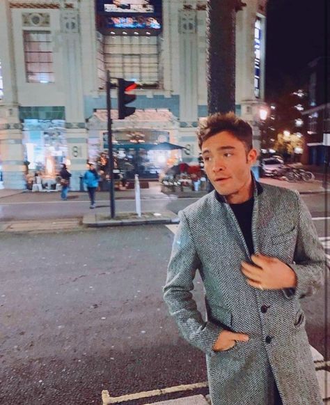 Chuck Bass Ed Westwick, Gossip Girl Cast, Model Tips, Stile Blair Waldorf, Gossip Girl Fashion Blair, Chuck Blair, Ed Westwick, Matthew Espinosa, Ugly Love